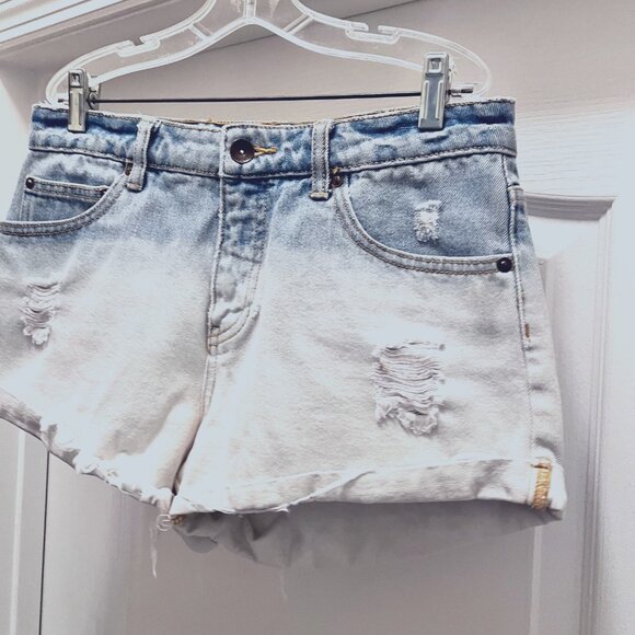 Billabong-Women's Cuffed Distressed Denim/Jean shorts-Size 28-Two Tone /Frayed - Picture 4 of 11